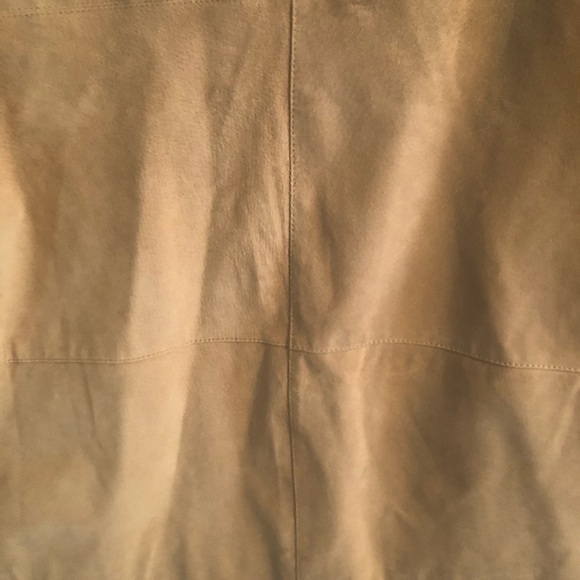 Men’s  Light Suede Tan color in Excellent Used Condition - Picture 8 of 10